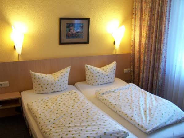 וירצבורג Hotel Goldenes Fass מראה חיצוני תמונה